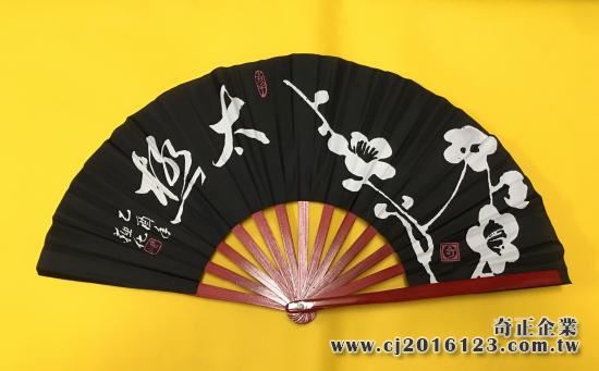 E-32太極扇(尼龍布)(黑色-紅骨)太極:梅花(台灣製)