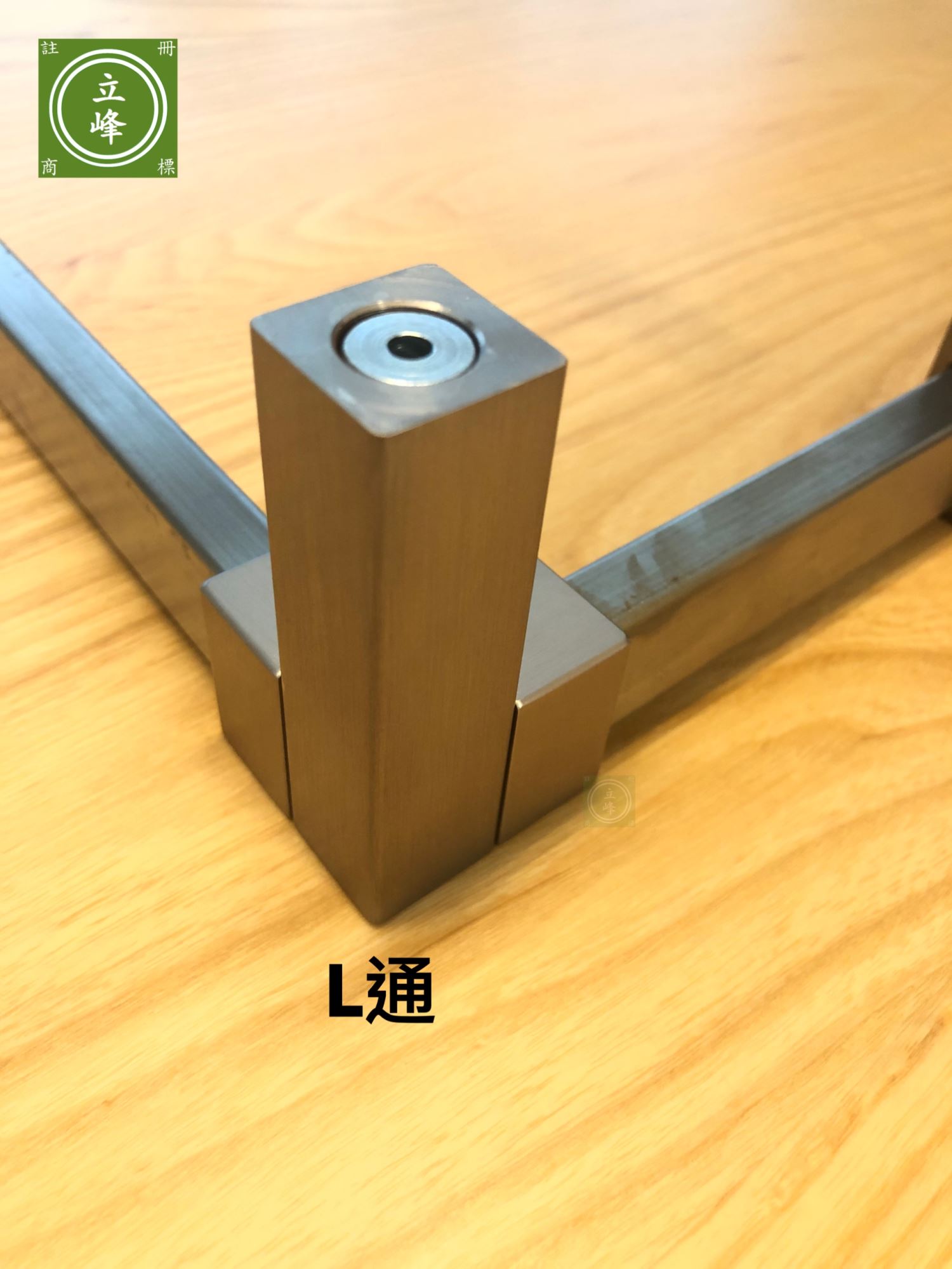 白鐵方型衣桿