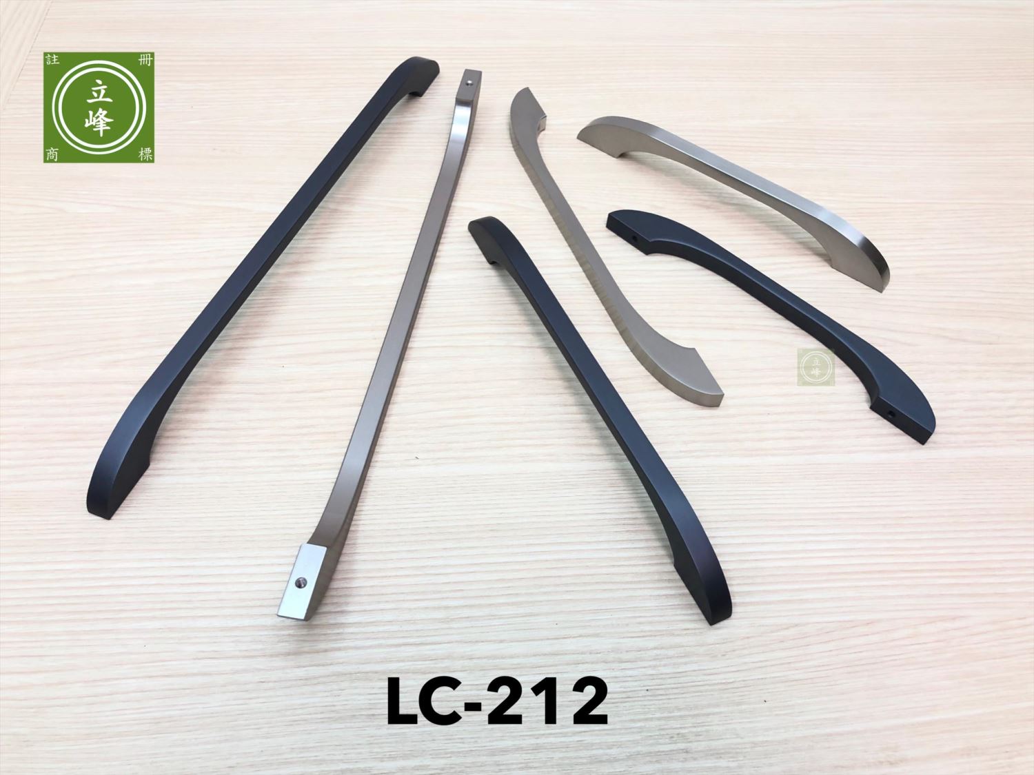 LC-212 霧銀色