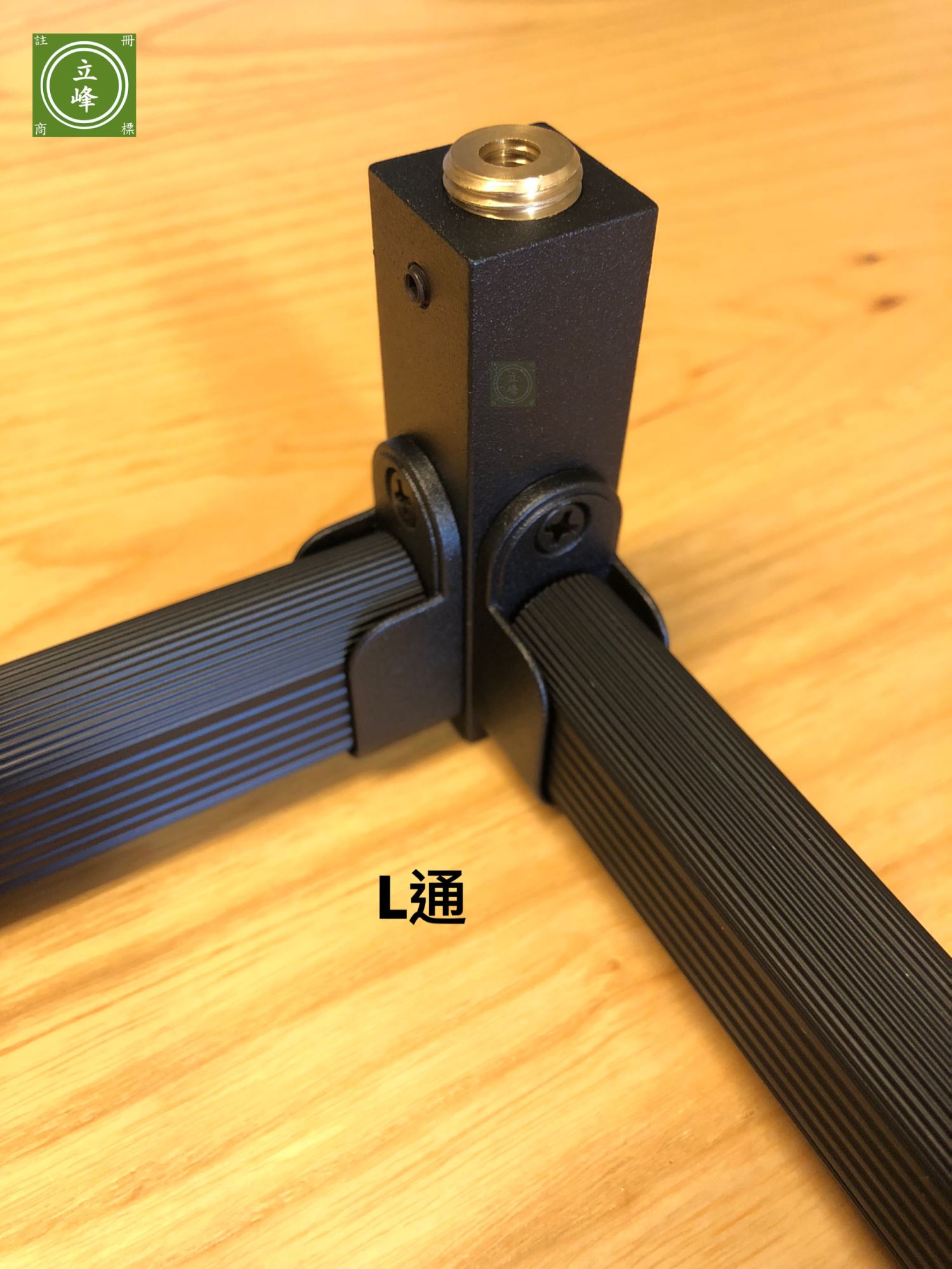 KA黑色O型衣桿系列