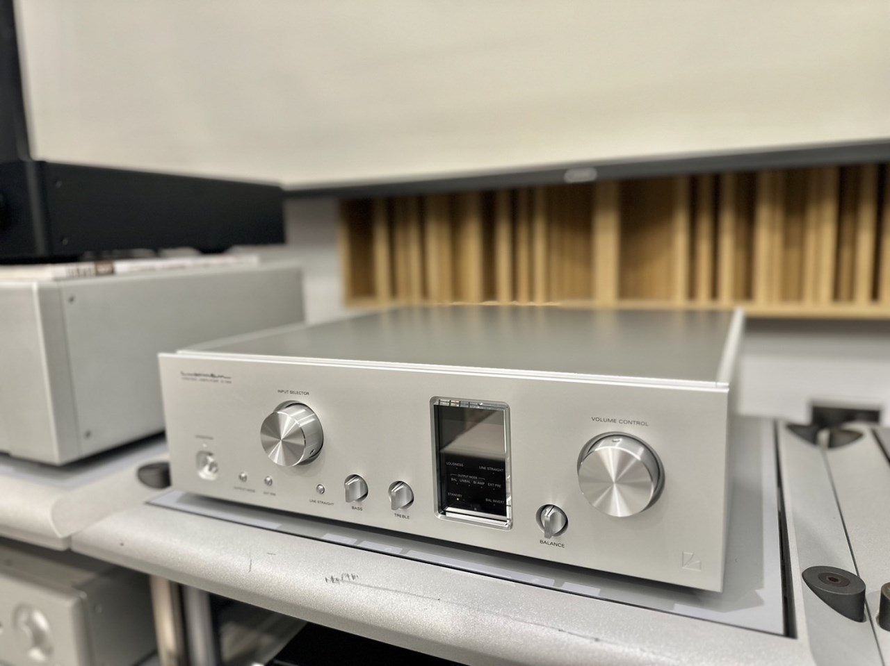 日本 Luxman C-10X  前級擴大機 ，電洽視聽優惠