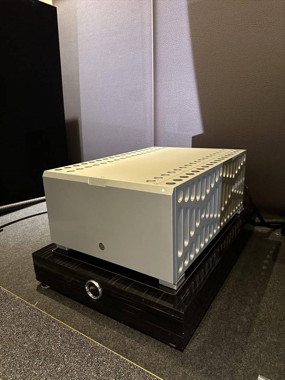 電洽 Boulder 2160 立體聲 後級放大器