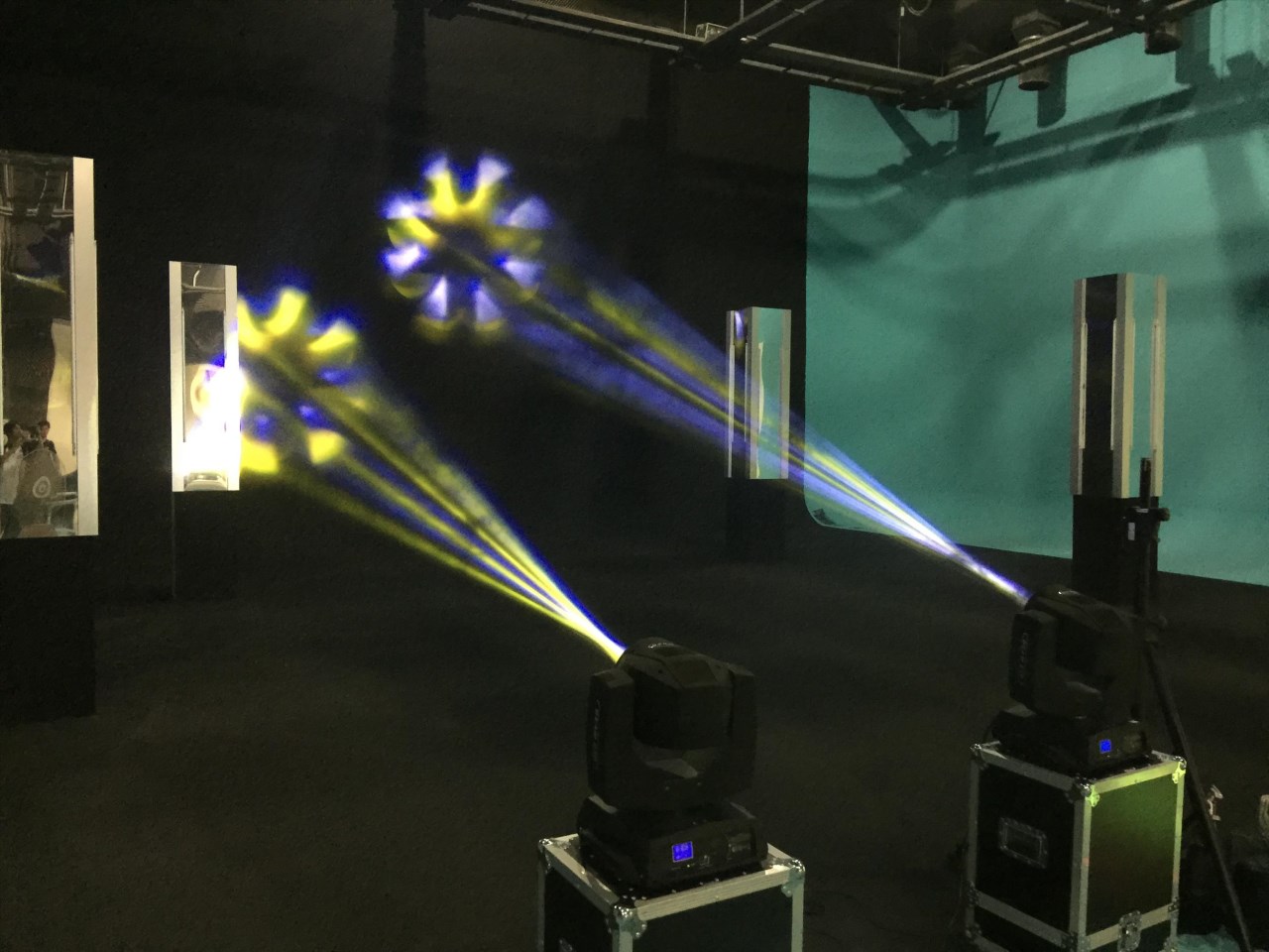 器材出租-BEAM230光束電腦燈/高亮度/可變色/(非販售)-日租每組$1000/24h /多日優惠另洽