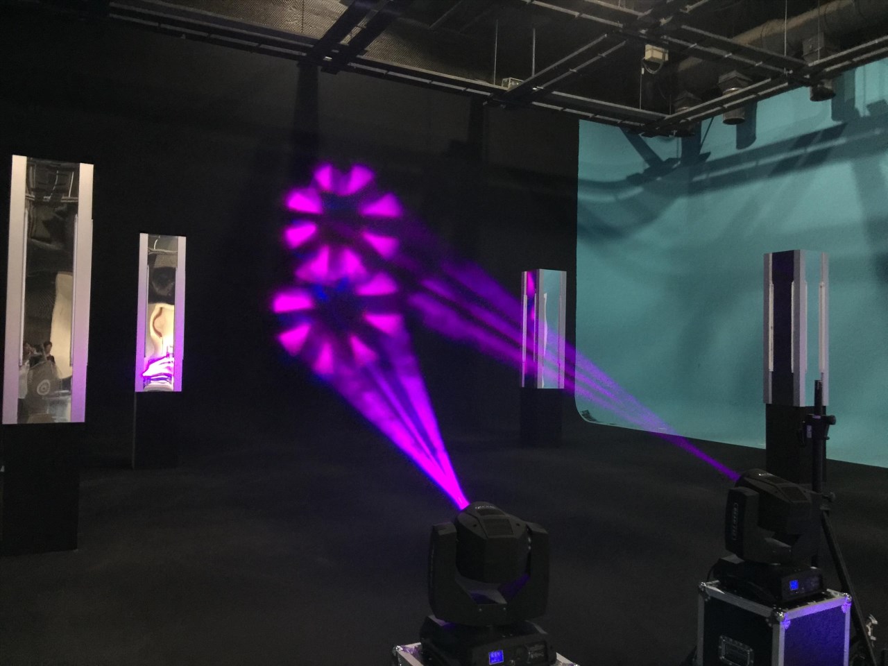 器材出租-BEAM230光束電腦燈/高亮度/可變色/(非販售)-日租每組$1000/24h /多日優惠另洽