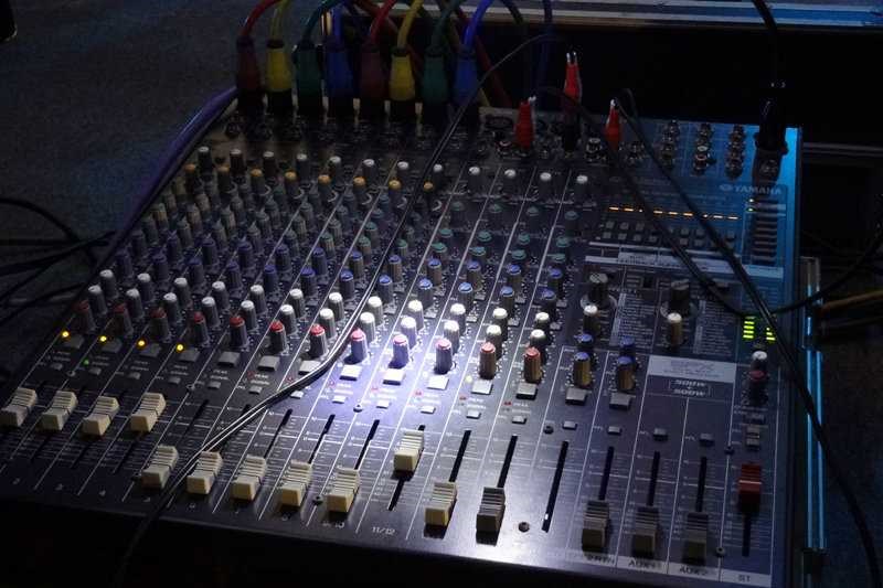 中古YAMAHA 5016CF類比式混音器 含瑞克箱 功能正常 新北永和自取