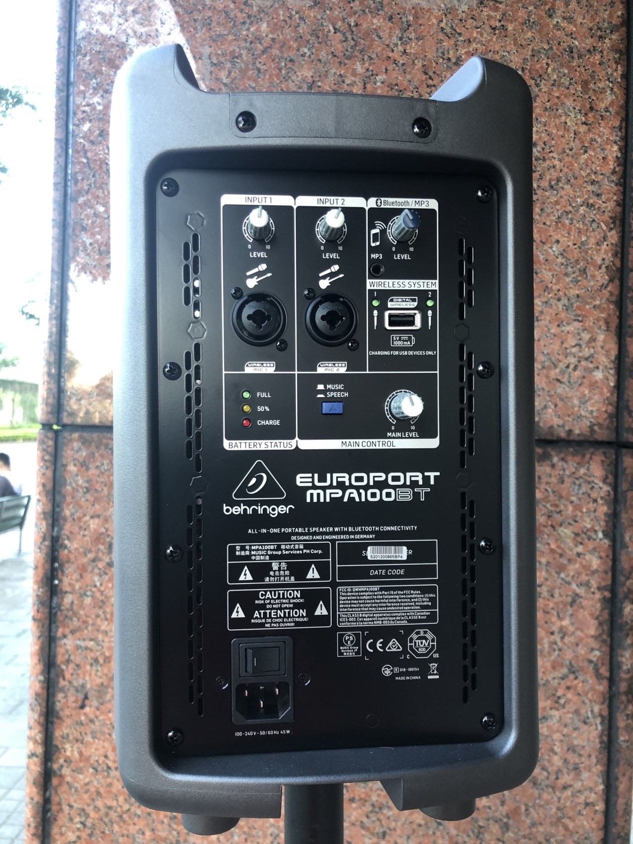 中古器材出清-BEHRINGER MPA100BT充電式主動喇叭-100瓦可藍牙連接/含喇叭架/現金自取