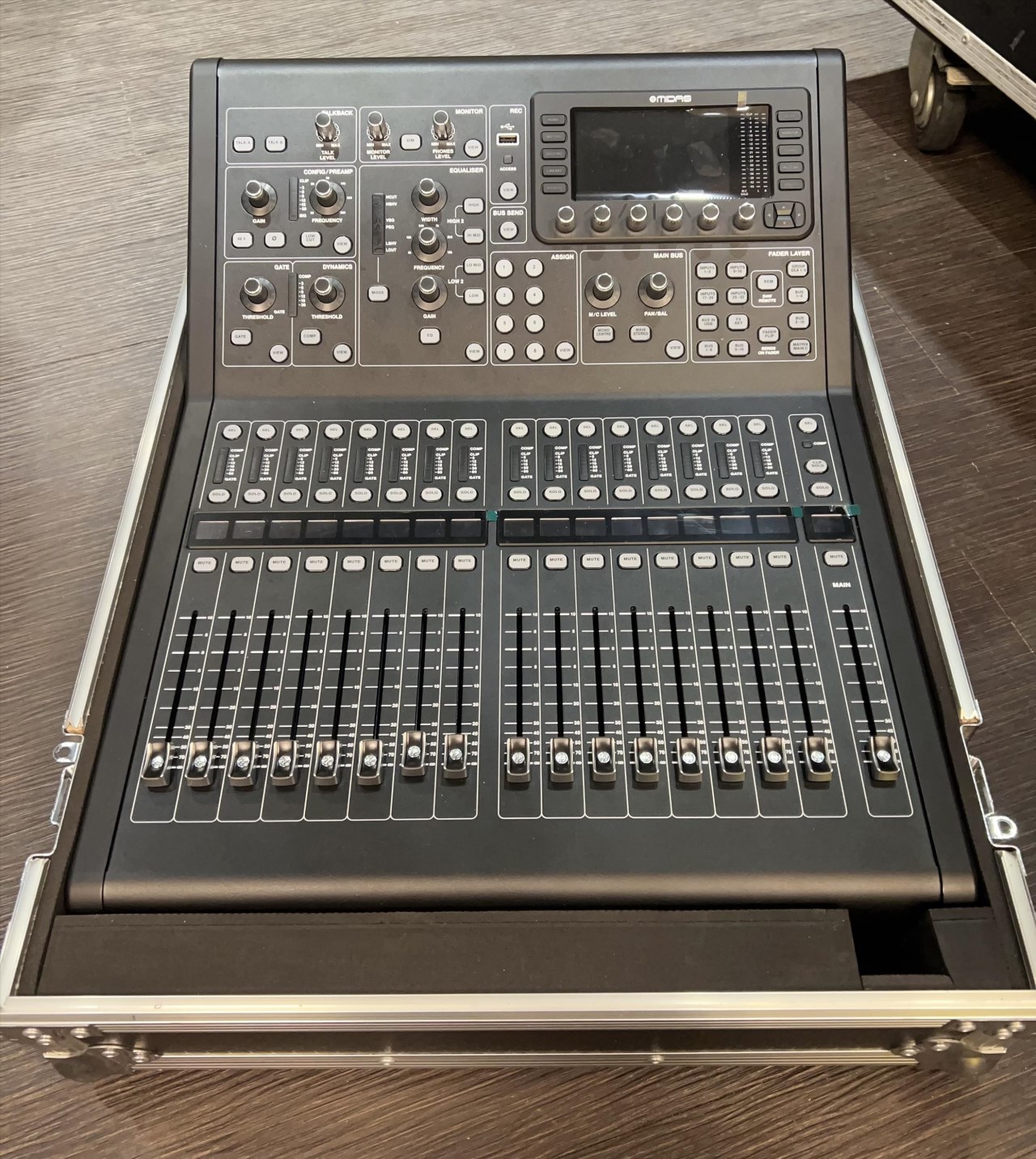 器材出租-MIDAS M32R LIVE數位混音器出租(非販售)-日租$3000/24h /多日優惠另洽