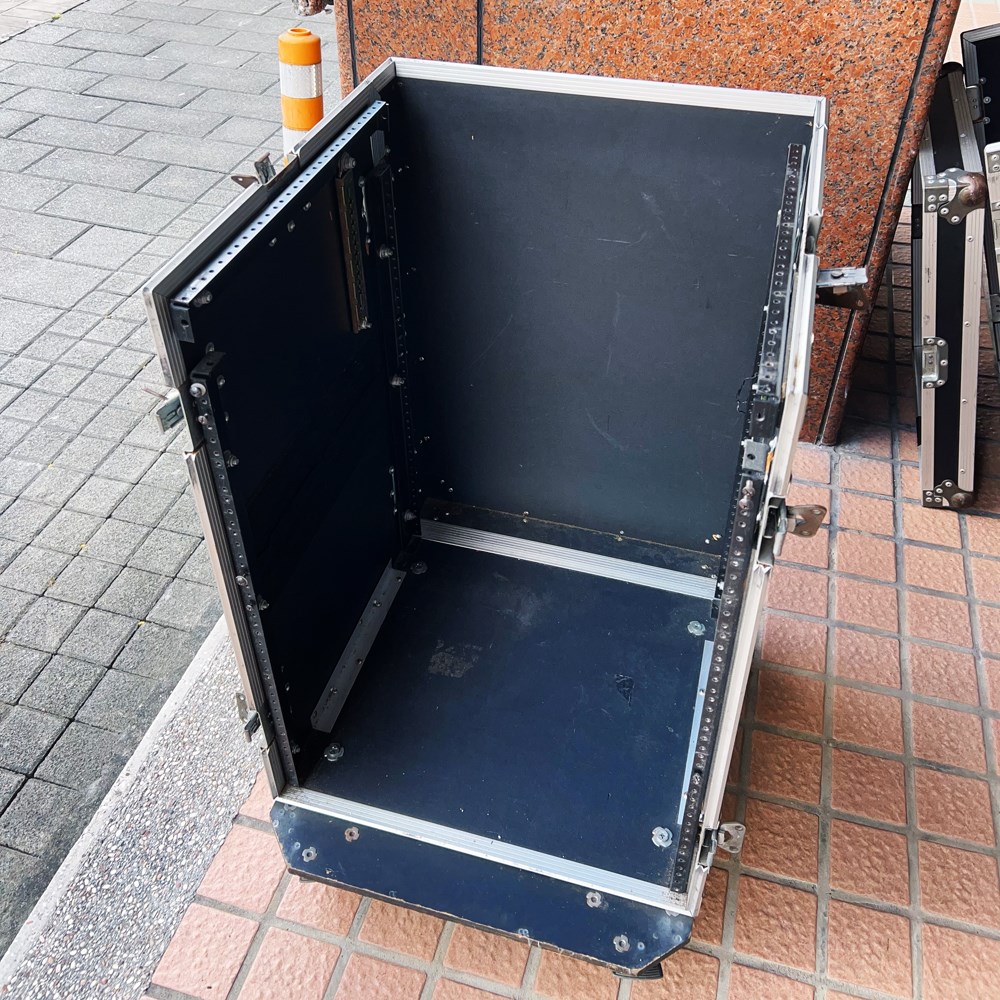 中古器材出清-三開16U瑞克箱-限自取