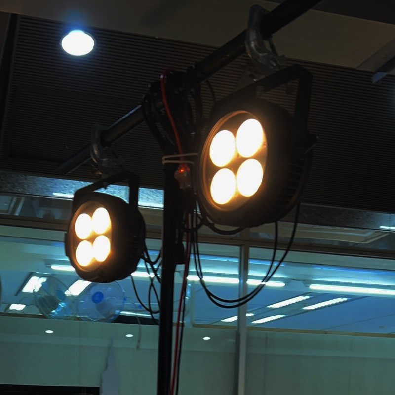 器材出租-LED PAR 面光燈200W/可調整色溫3200K-6500K(非販售)-日租每組4顆+控台+支架$3000/24h /多日優惠另洽 