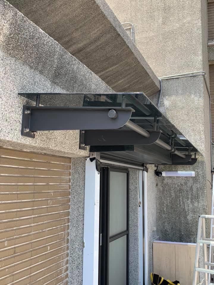 玻璃雨棚