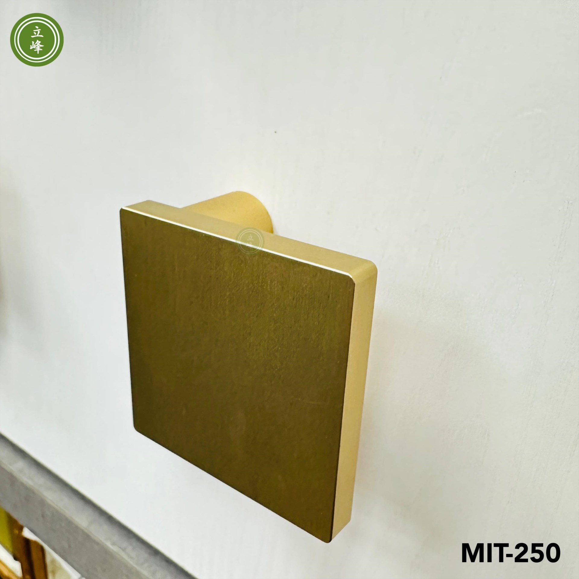 MIT-250S【正面鎖】金色正方型(小)