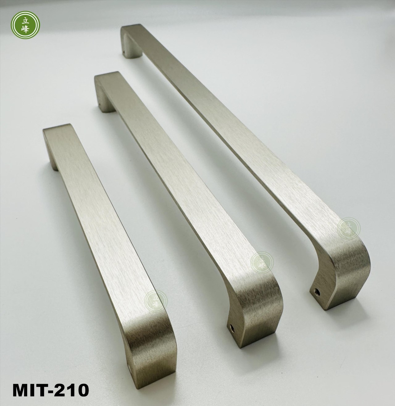 MIT-210【正面鎖】銀色把手