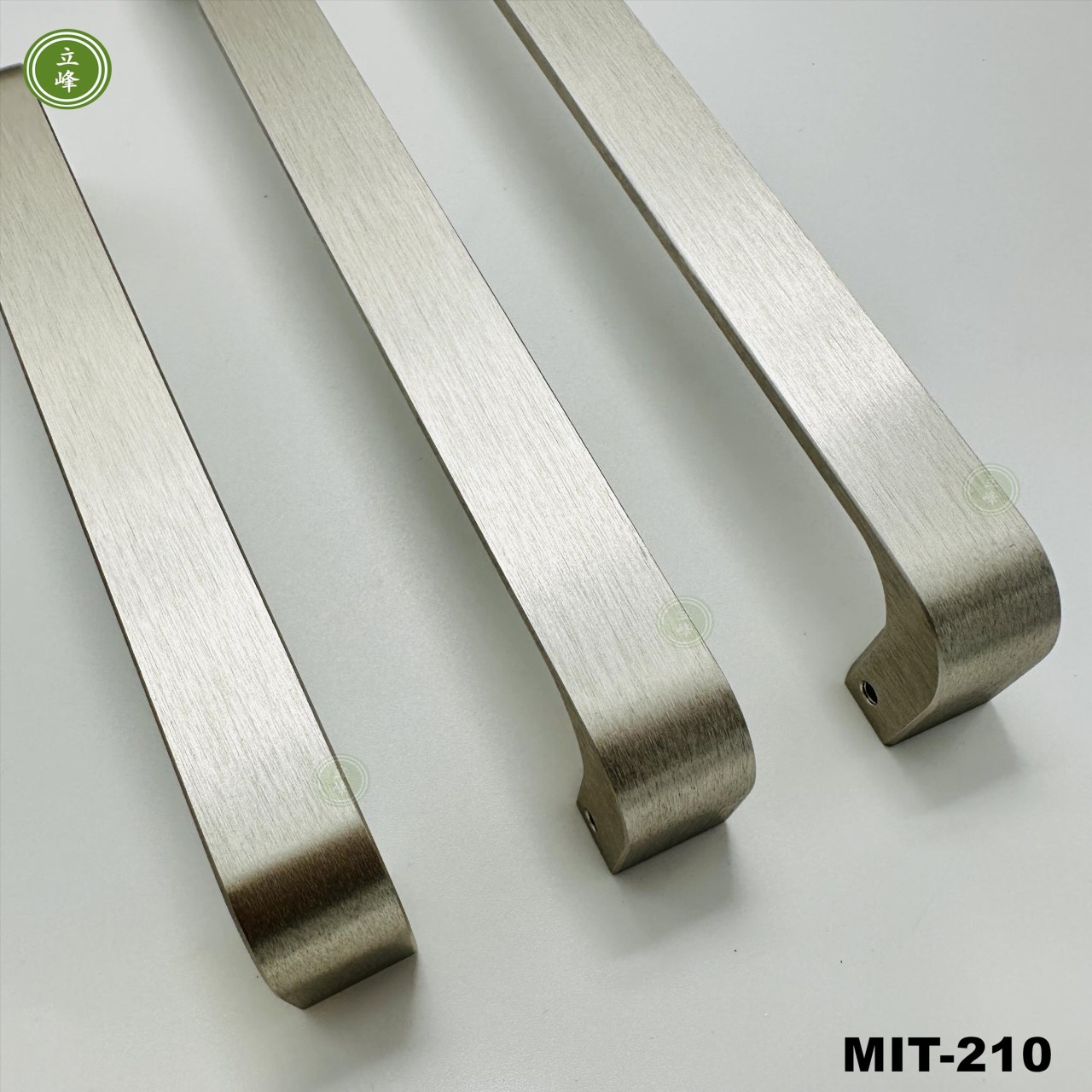 MIT-210【正面鎖】銀色把手