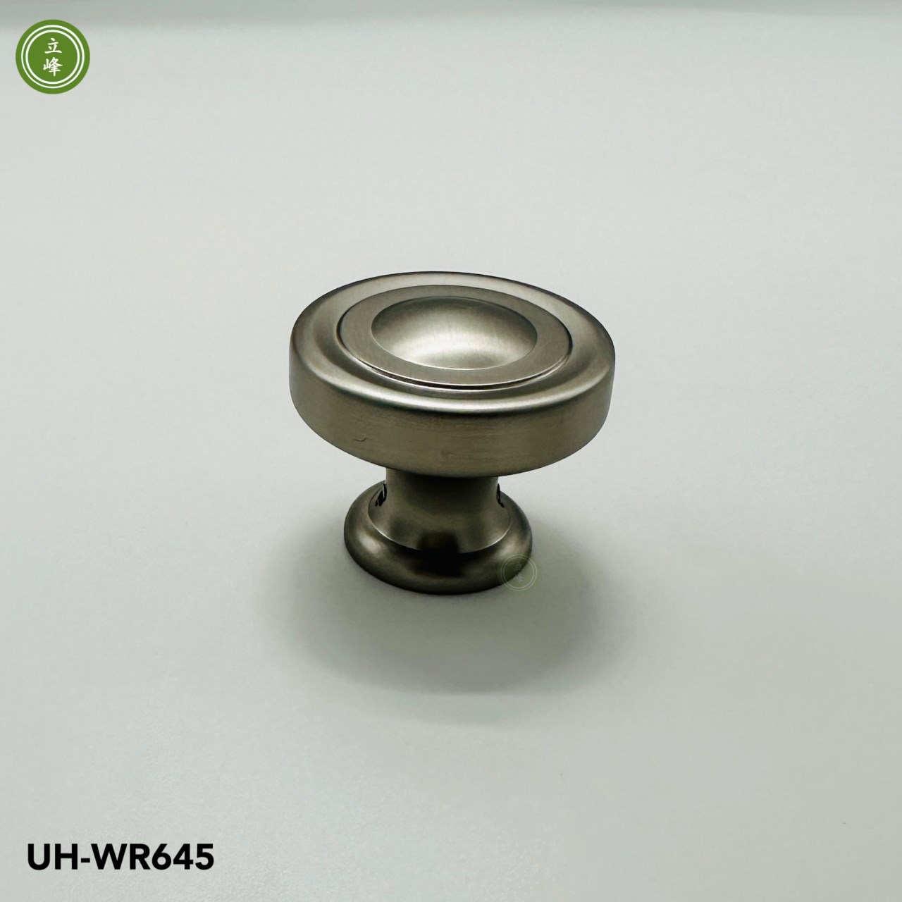 UH-WR645〈霧銀-水波紋〉正面鎖把手