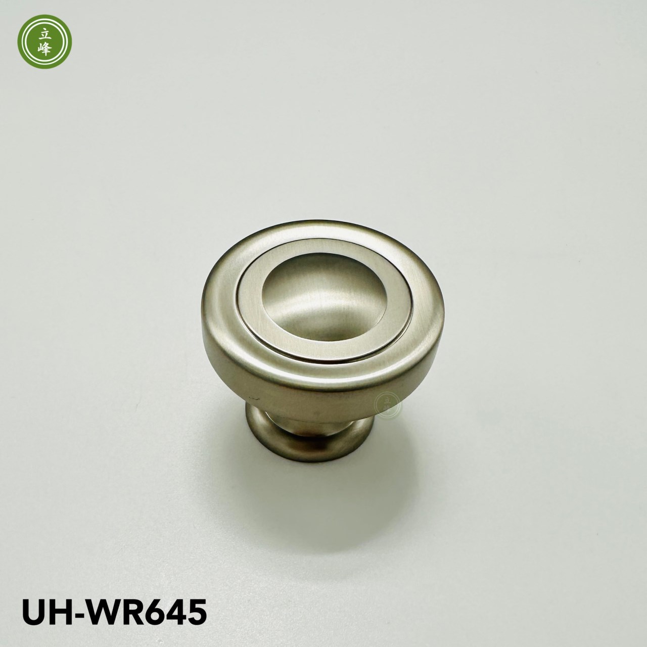 UH-WR645〈霧銀-水波紋〉正面鎖把手