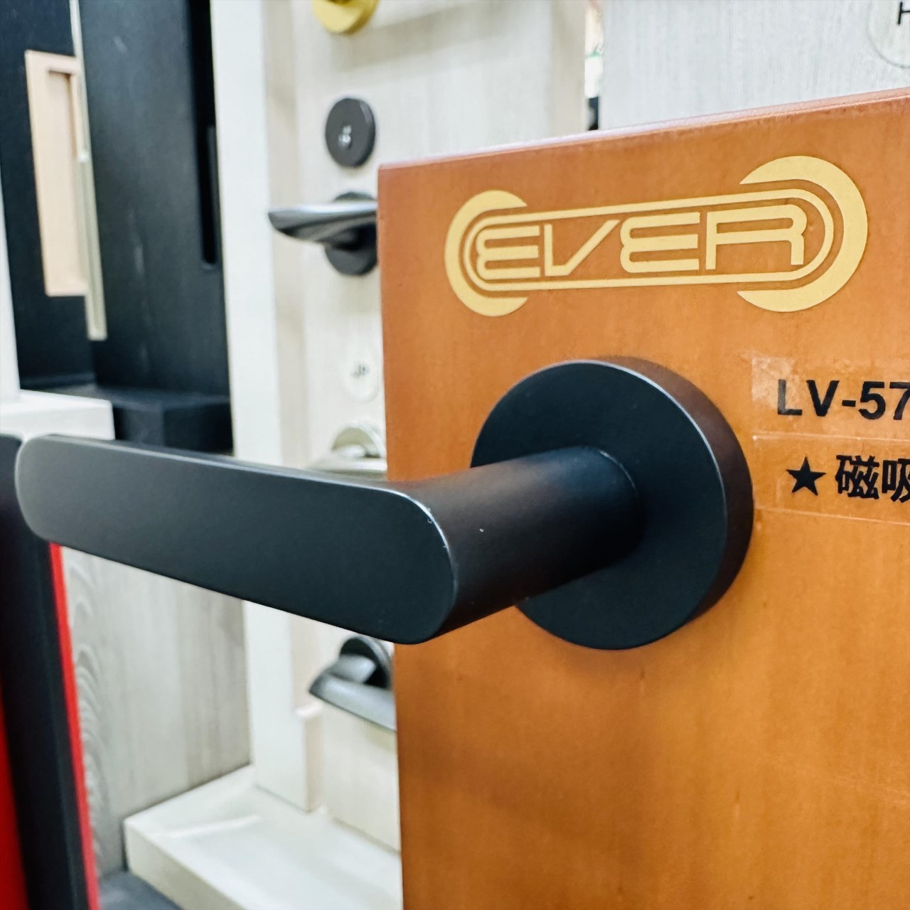 【磁吸式-霧黑】LV-57 水平把手