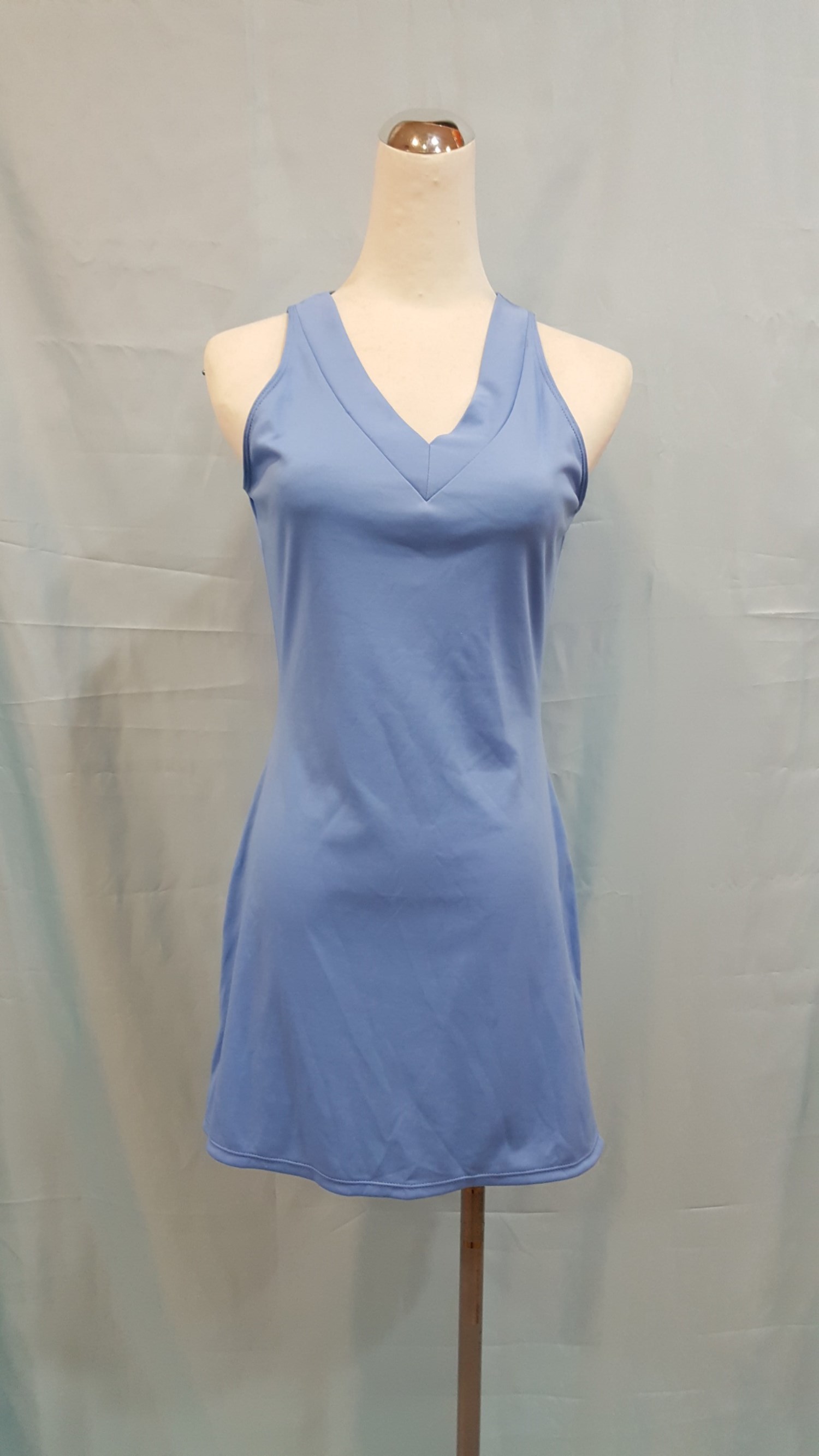 淺藍運動連衣裙