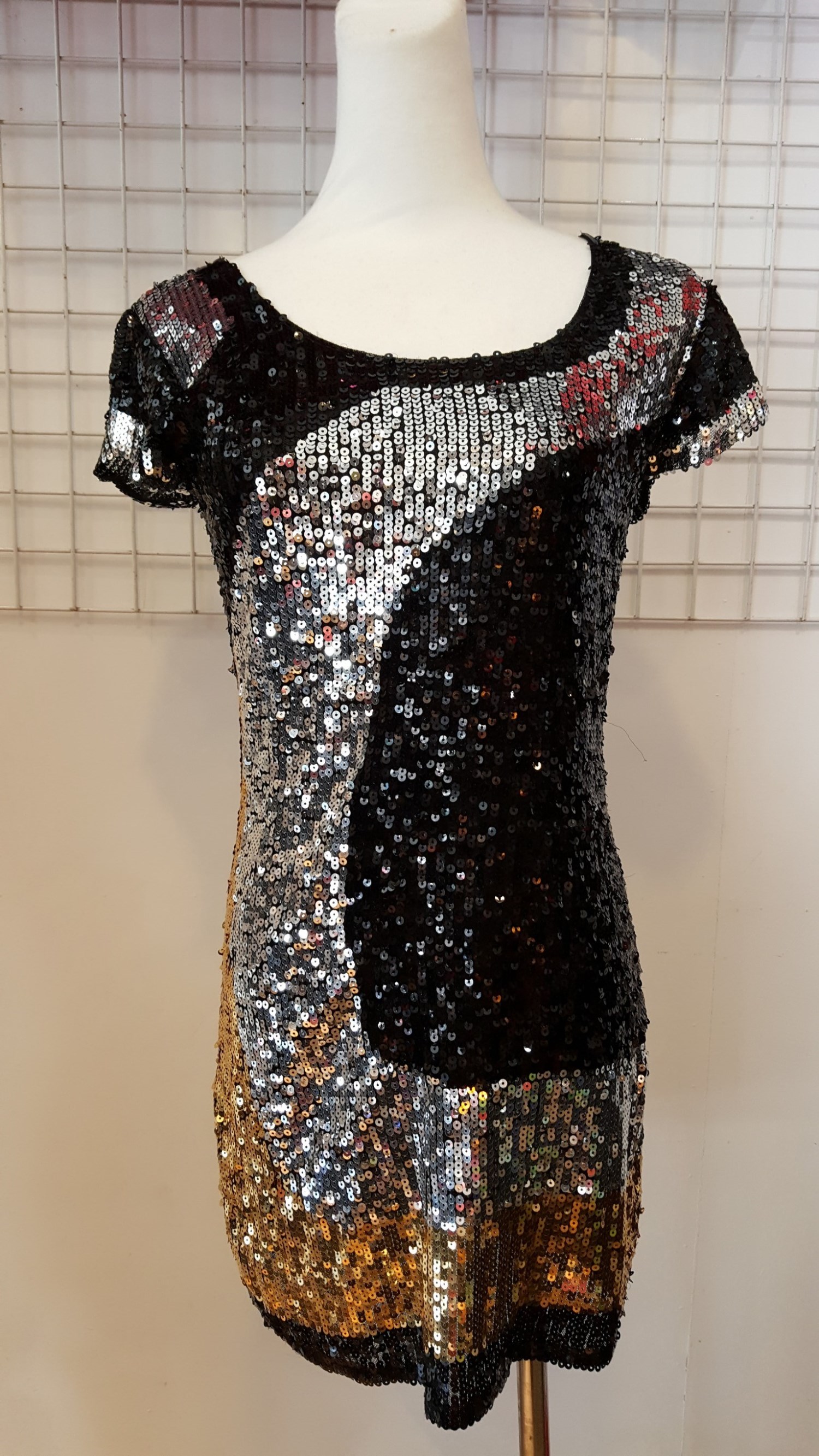 黑底銀帶亮片舞衣