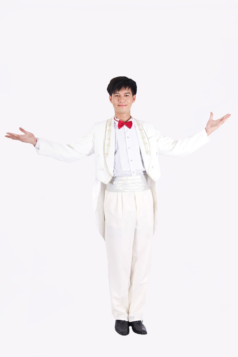 白色金花燕尾服