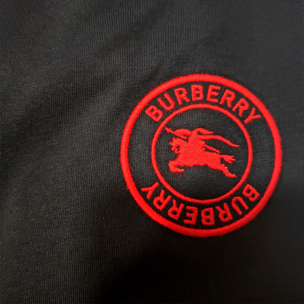 【BURBERRY 巴寶莉】8007814 經典素色風格簡約小LOGO純棉衣服短袖上衣T恤(黑色)