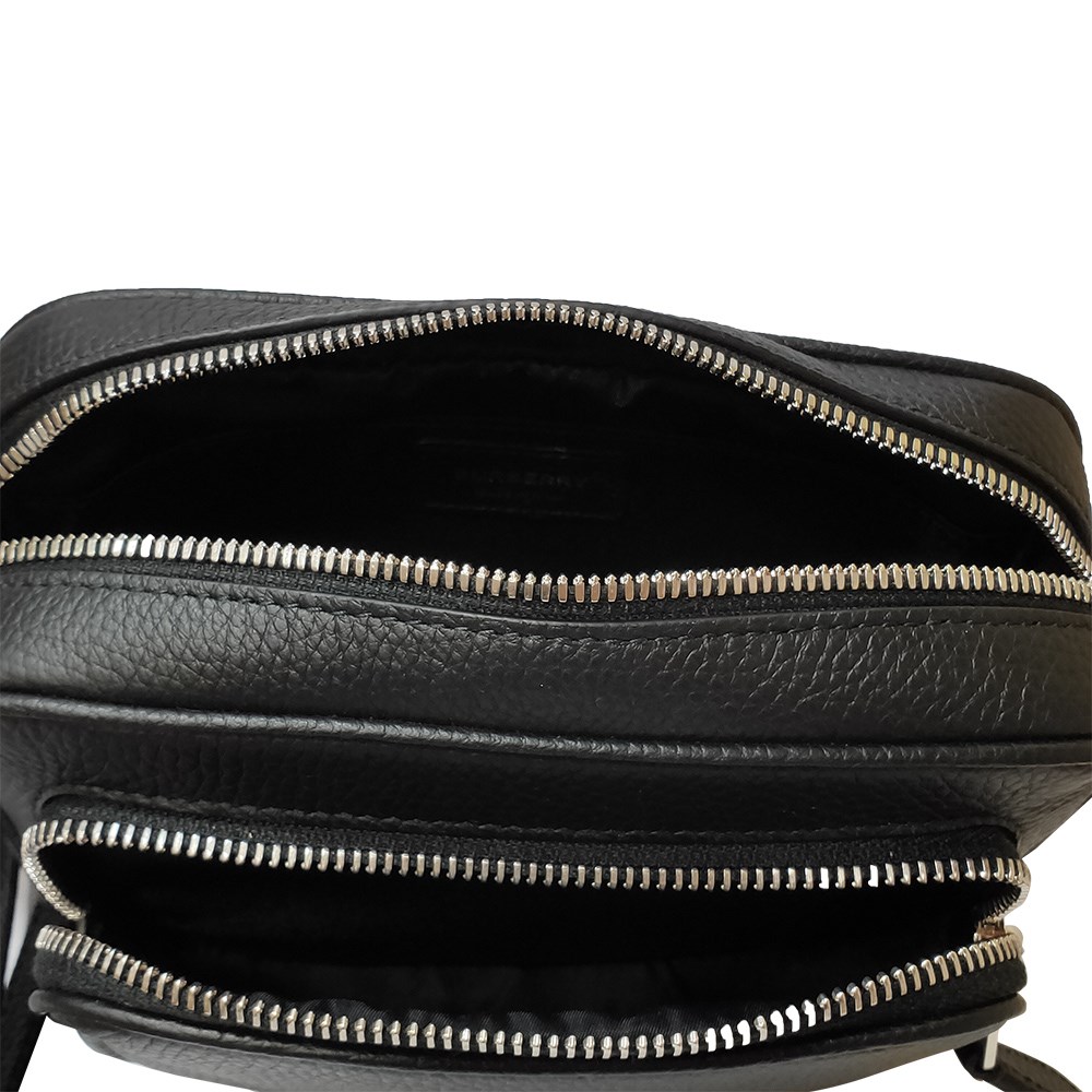 【BURBERRY 巴寶莉】經典壓印LOGO素面牛皮Henley系列肩背斜背相機包(黑色)