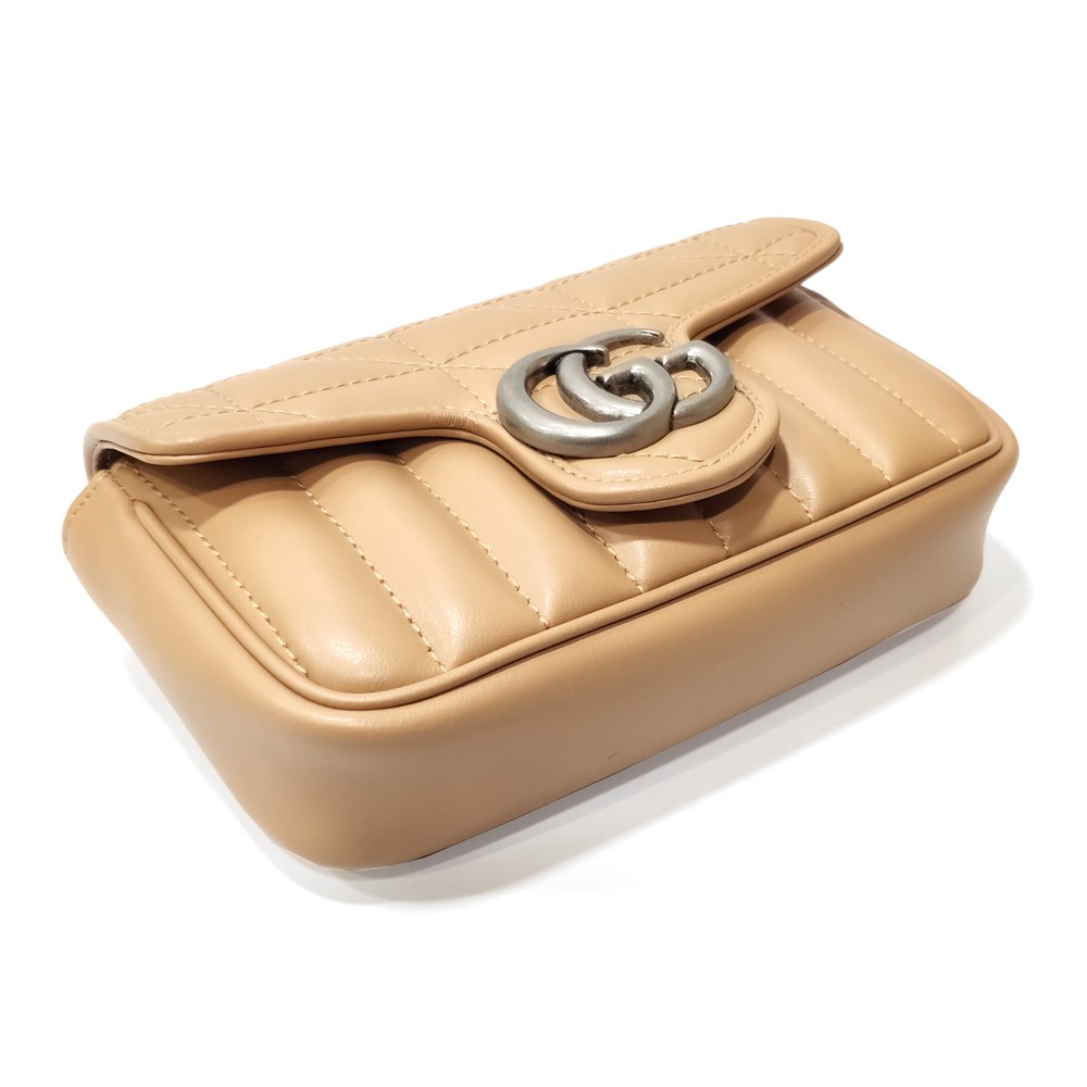 【GUCCI 古馳】476433 經典Marmont系列仿舊銀色GG LOGO牛皮山字紋MINI款手拿/腰包/肩背/斜背包(膚色)