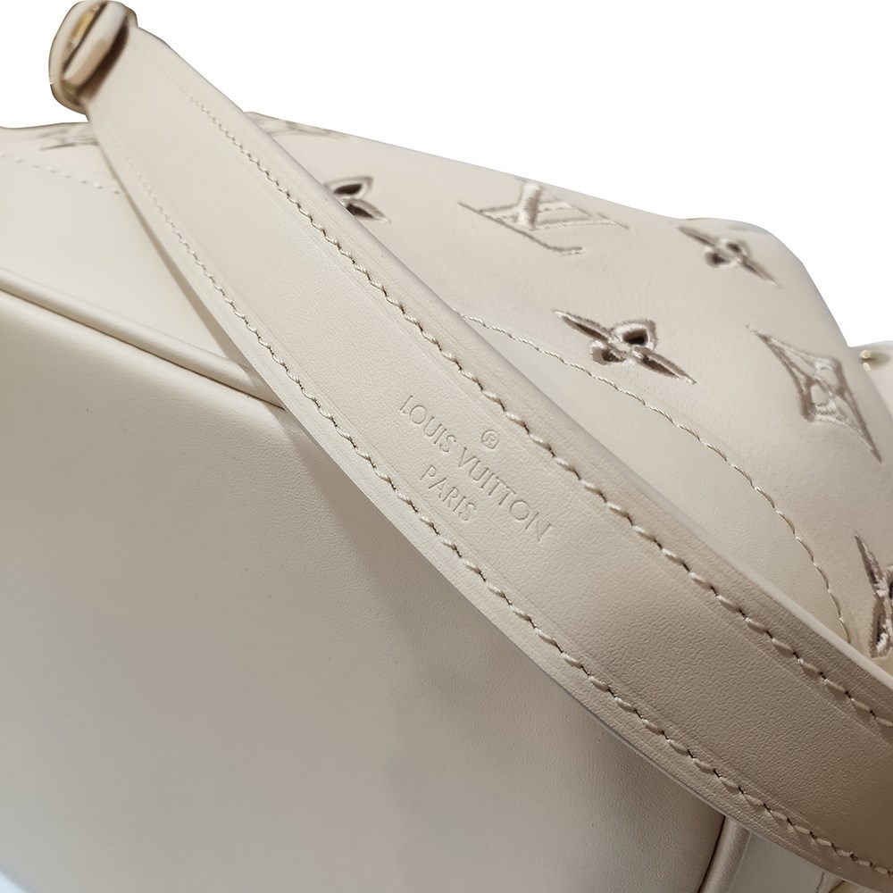 【Louis Vuitton 路易威登】M22861 新款Petit Noe系列Monogram刺繡工藝手提斜背水桶包(米色)