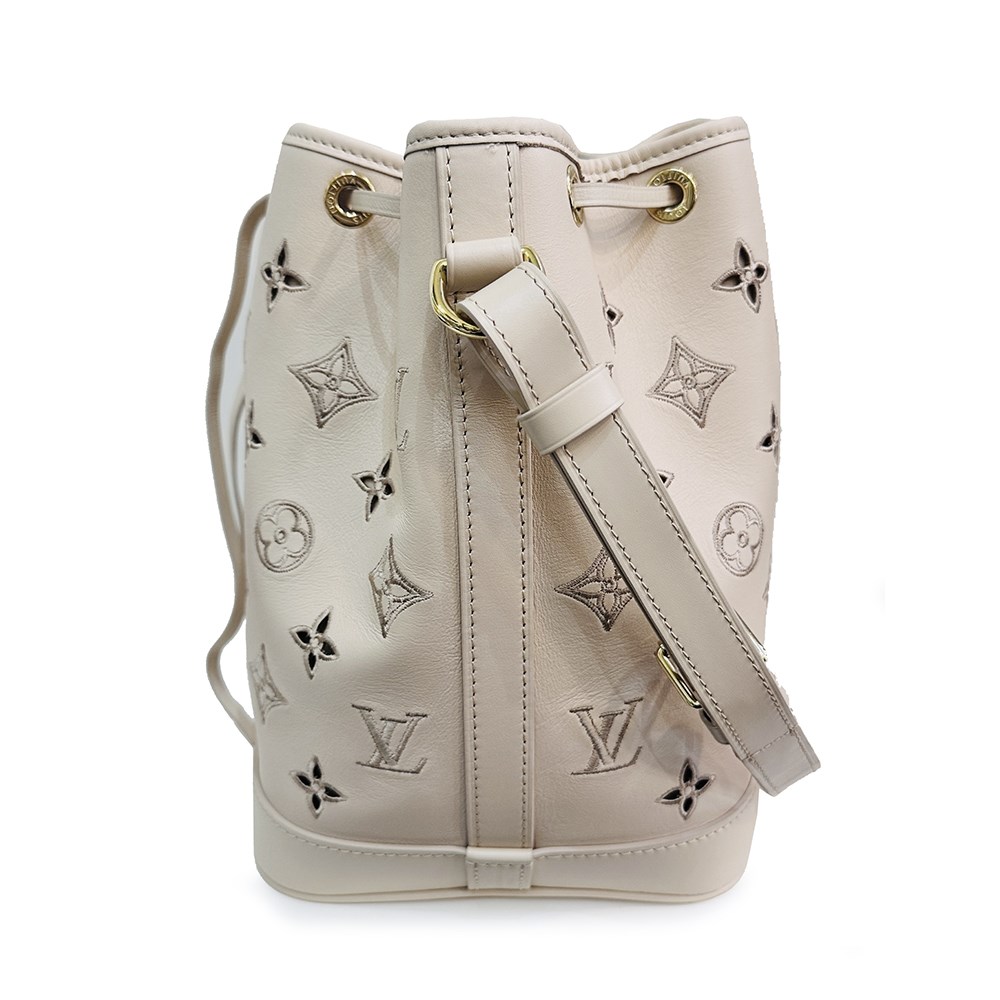 【Louis Vuitton 路易威登】M22861 新款Petit Noe系列Monogram刺繡工藝手提斜背水桶包(米色)