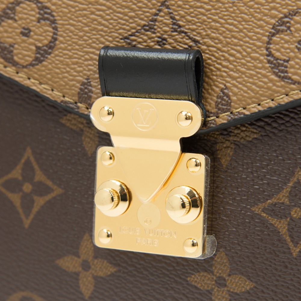 【Louis Vuitton 路易威登】M44876 經典雙色Monogram帆布Pochette Metis系列金釦手提斜背郵差包(雙色)