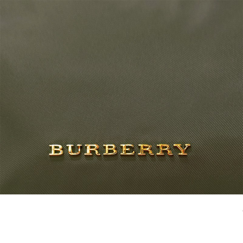 【BURBERRY 巴寶莉】40209091 素面尼龍拉鍊金色LOGO化妝包/盥洗包(綠色)