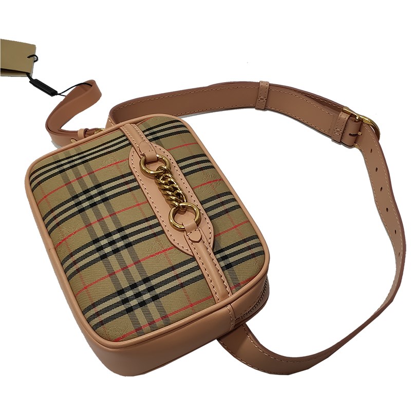 【BURBERRY 巴寶莉】80075101 經典格紋帆布鎖鏈裝飾皮革飾邊胸腰包(粉色)