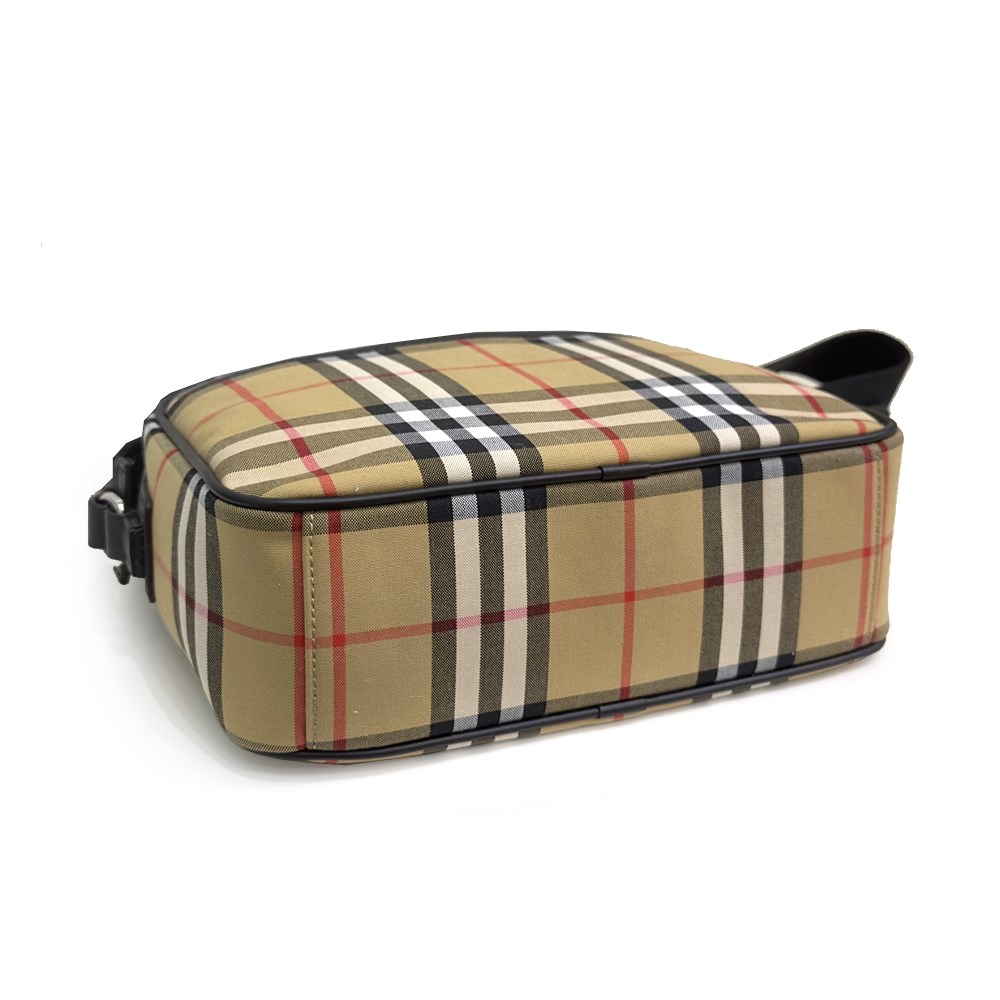 【BURBERRY 巴寶莉】80814601經典帆布格紋肩背相機包(卡其色)