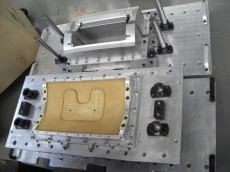 振動摩擦熔接用模具
