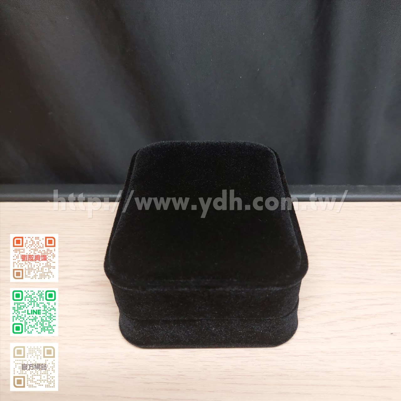 DN黑絨墜鍊盒