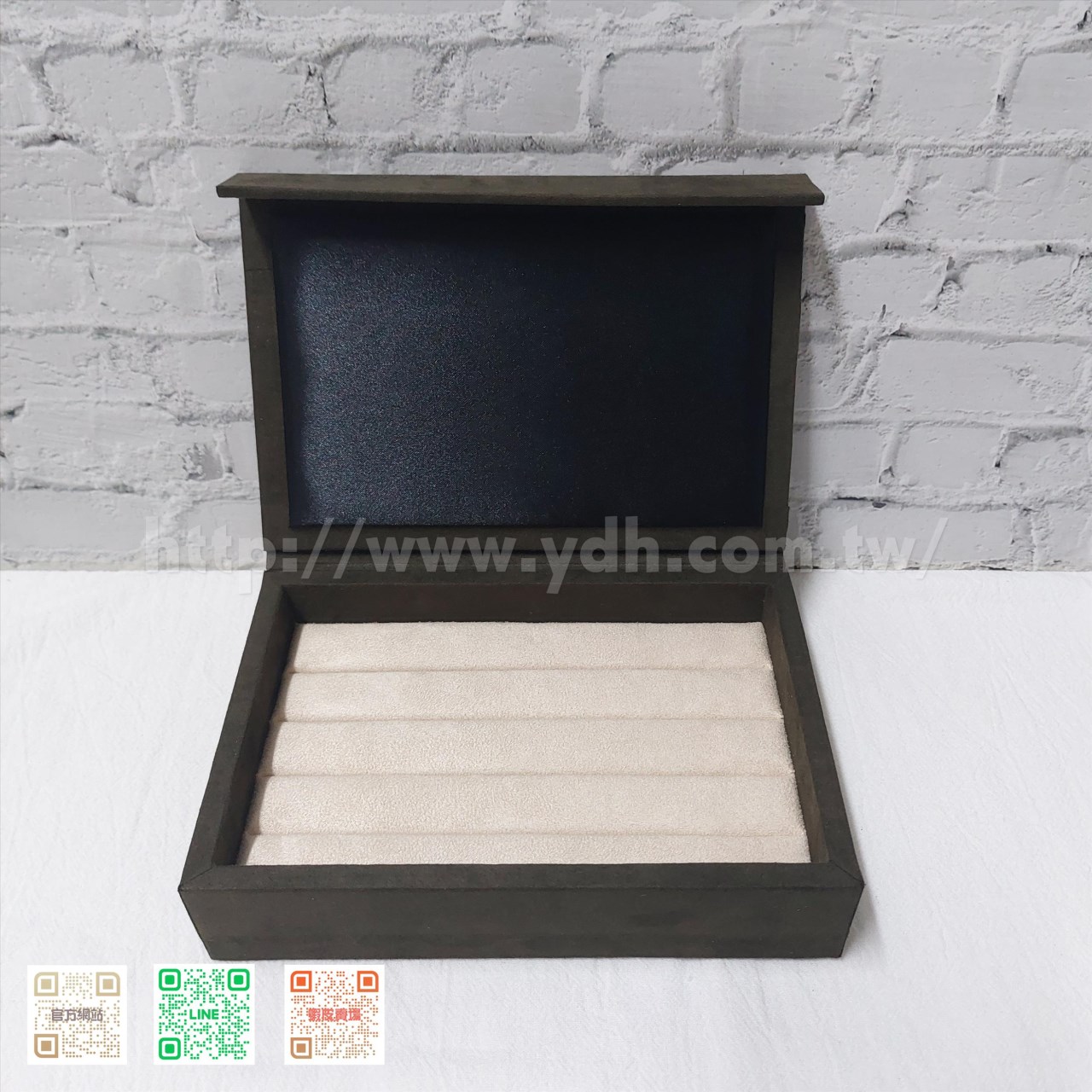 12x18公分磁鐵蓋戒指收納盒(黑鈦絲/麂皮)