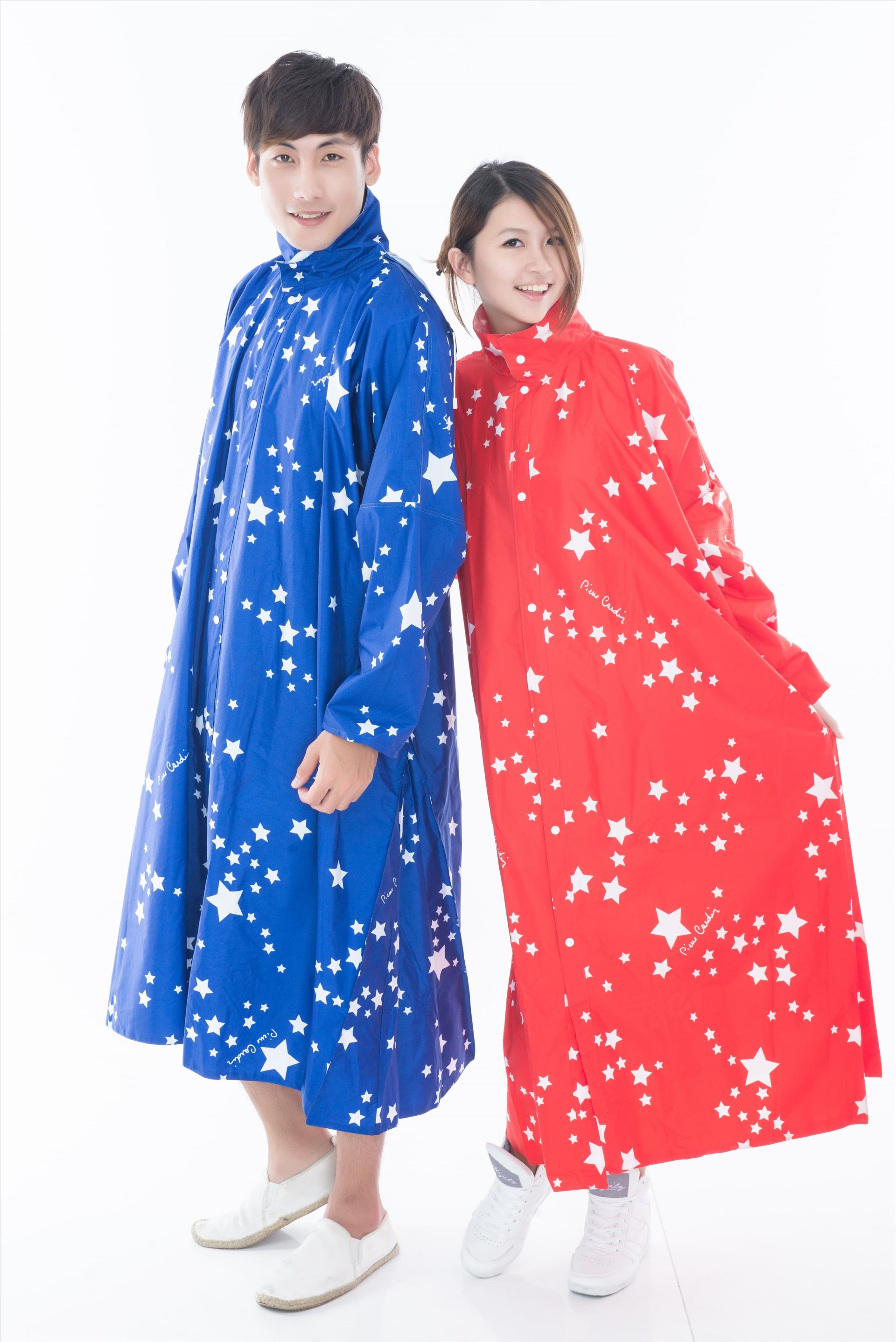  Pierre Cardin 皮爾卡登夢幻之星 親子雨衣、情侶雨衣-紅藍兩色 （另有兒童版可選購）