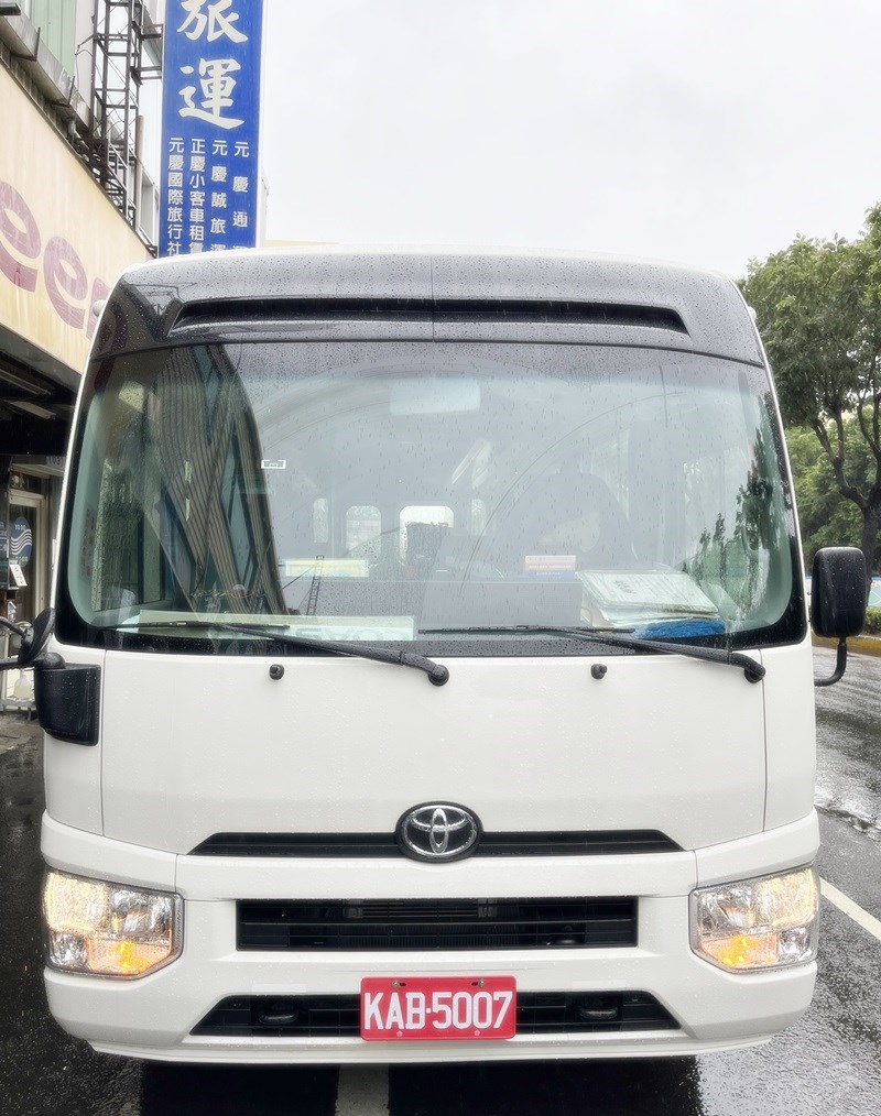 20座中型巴士