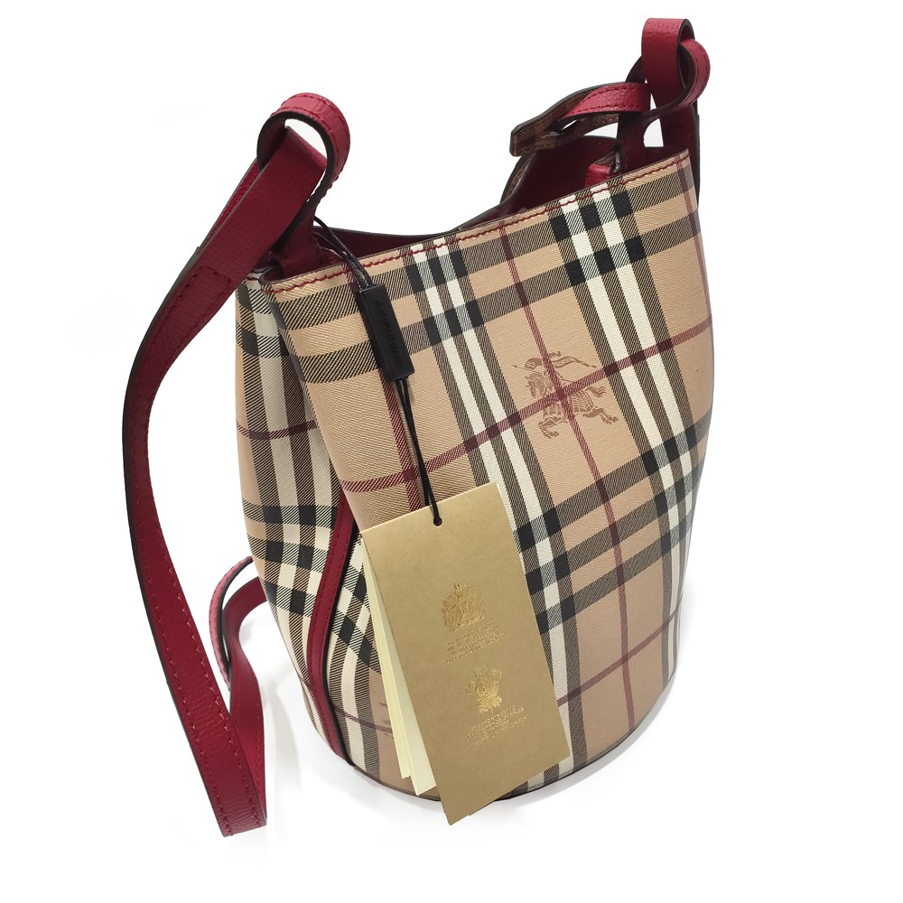 【BURBERRY 】40571571 經典格紋Haymarket PVC皮革飾邊水桶款肩背/斜背包(紅色)