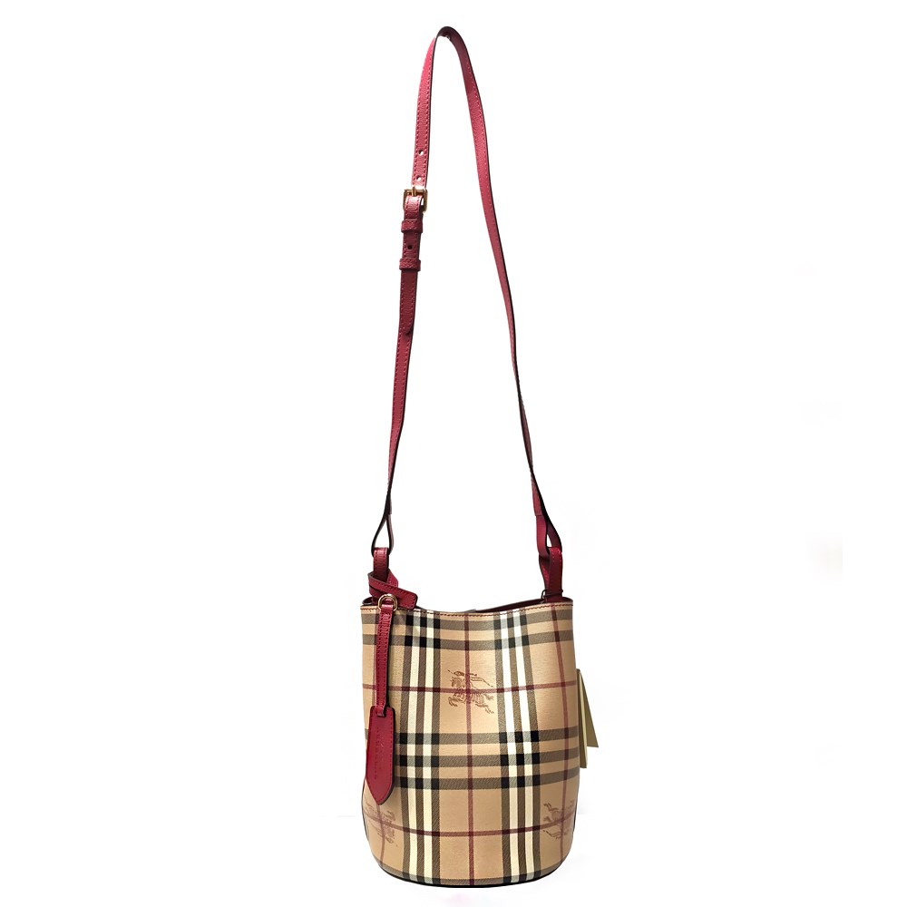 【BURBERRY 】40571571 經典格紋Haymarket PVC皮革飾邊水桶款肩背/斜背包(紅色)