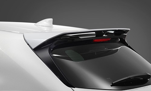 Lexus UX F 尾翼