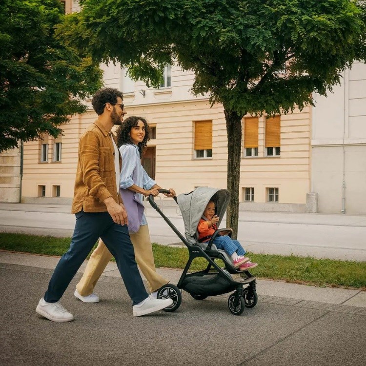 荷蘭 Nuna triv™ next BMW 獨家聯名系列 BMW菁英灰