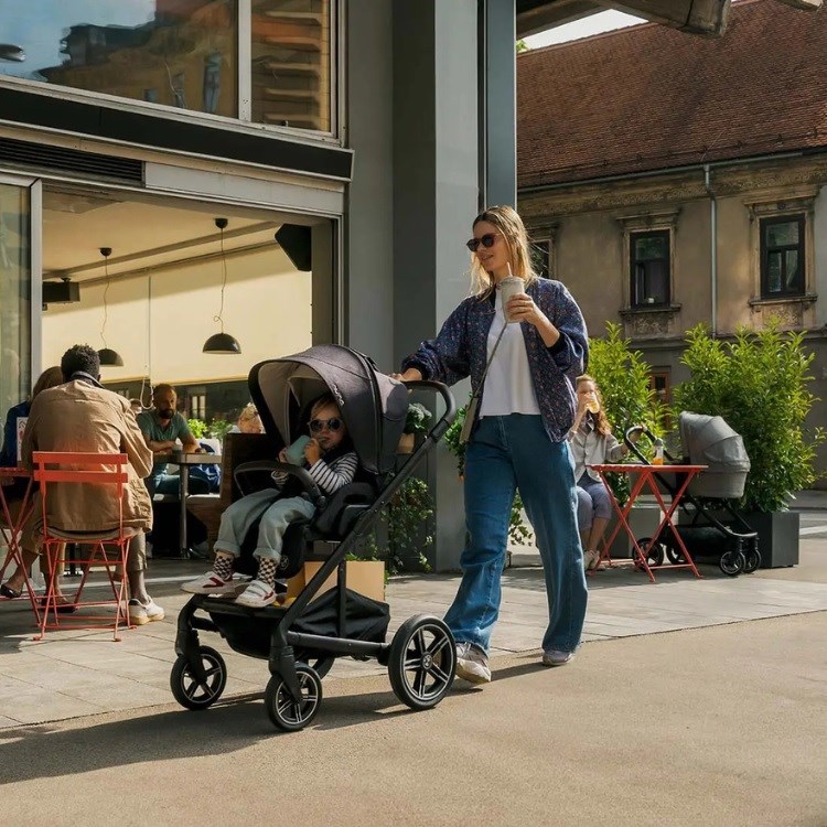 荷蘭 Nuna mixx™ next BMW 獨家聯名系列 BMW曜黑