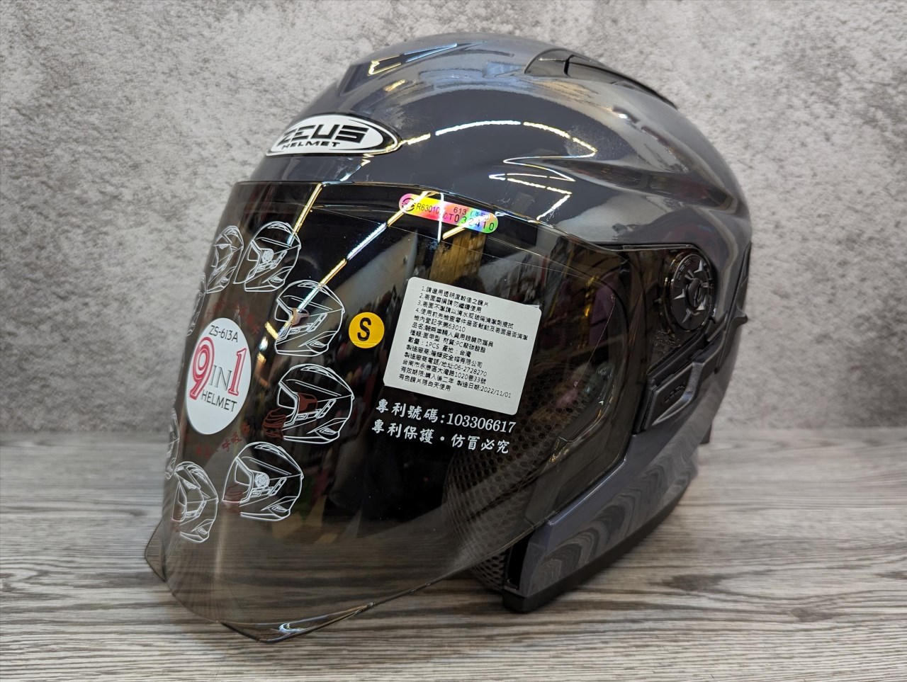 《遠古騎士》瑞獅 ZEUS 613B 素色 深灰 半罩安全帽 內襯全可拆 雙鏡片