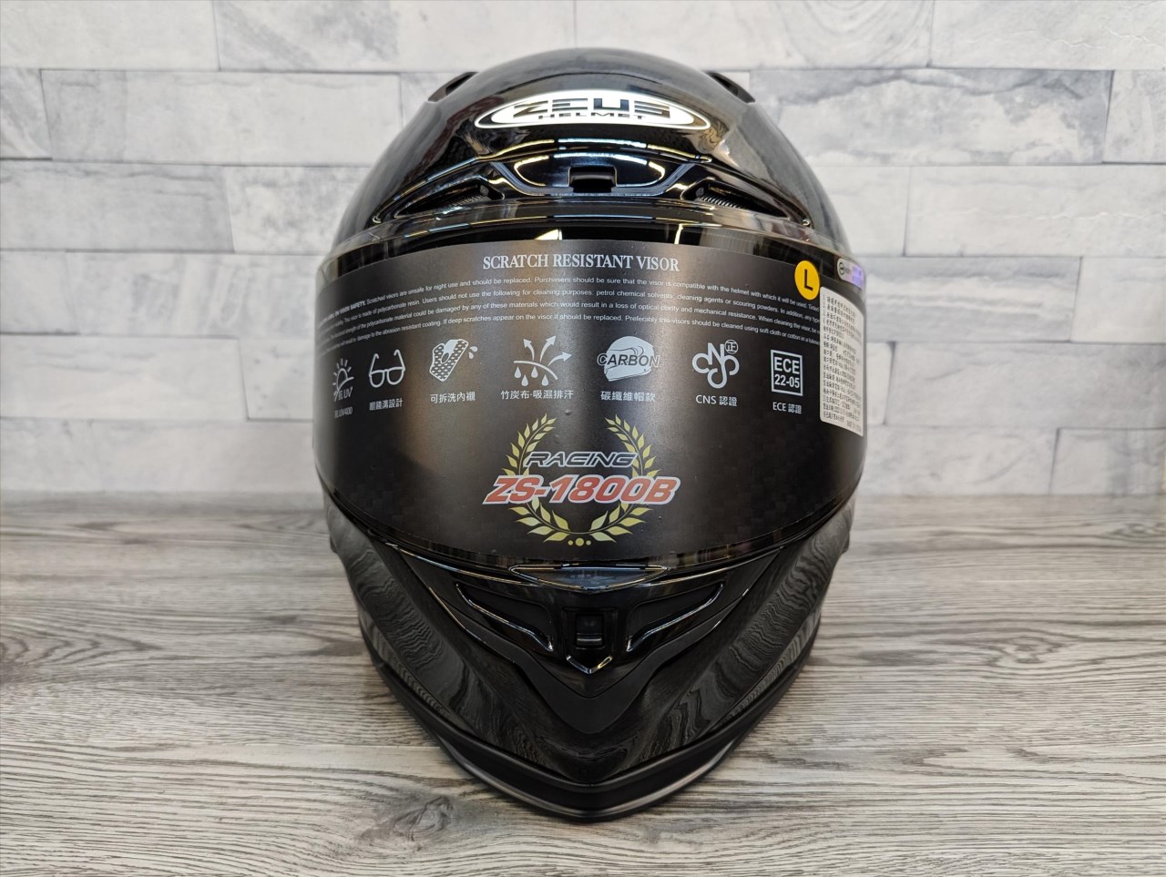《遠古騎士》瑞獅 ZEUS 1800B 六角碳纖維