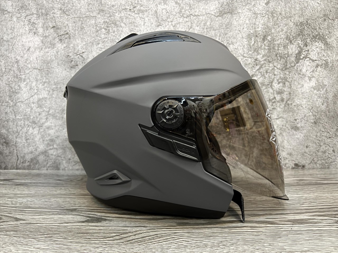 《遠古騎士》瑞獅 ZEUS 613B 素色 平光深灰 半罩安全帽 內襯全可拆 雙鏡片