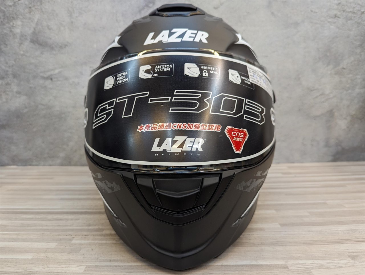 《遠古騎士》LAZER 安全帽 ST-303 #3 掣電 消光黑金 全罩安全帽大鴨尾