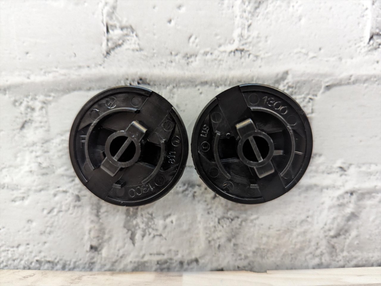 《遠古騎士》ASTONE GT1000F 全罩安全帽專用鏡片螺絲 耳蓋 安全帽專用(單顆)