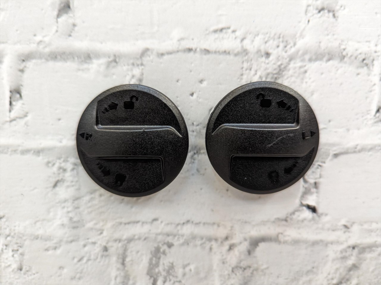 《遠古騎士》ASTONE GT1000F 全罩安全帽專用鏡片螺絲 耳蓋 安全帽專用(單顆)