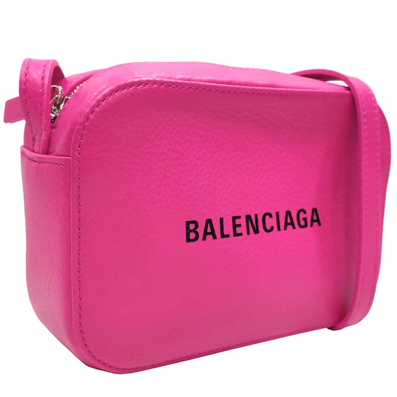 【Balenciaga 】552372 經典EVERYDAY系列品牌字母烙印小牛皮相機斜背包(桃紅-XS號)