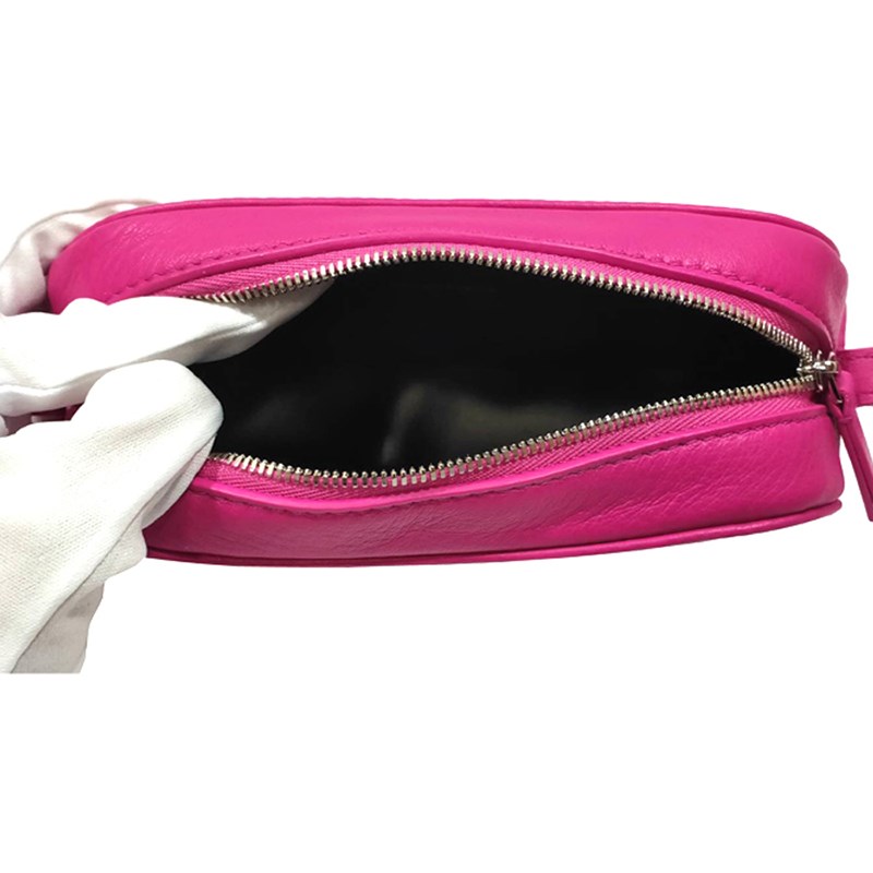 【Balenciaga 】552372 經典EVERYDAY系列品牌字母烙印小牛皮相機斜背包(桃紅-XS號)